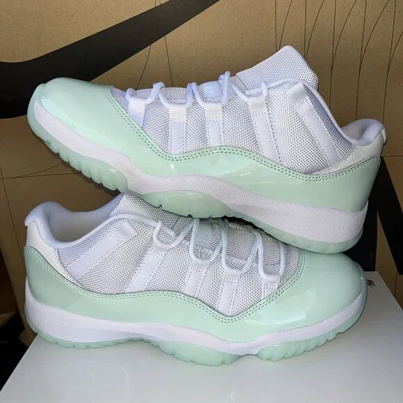 NEW Nike Air Jordan Retro 11 “Igloo” AH7860-103 Womens Size 9.5, Mens Size 8 - Picture 2 of 8